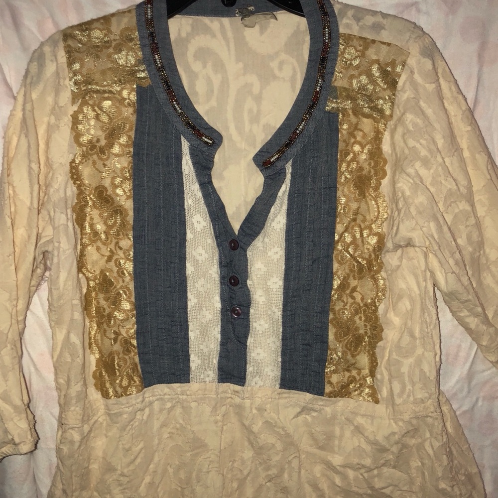 Women’s Buckle Top